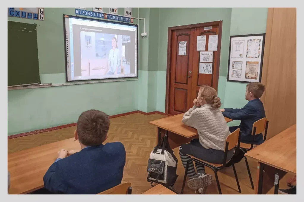 Ученики на уроке «Разговоры о важном» в школе № 29, Брянск. Фото: официальная страница школы № 29 ВКонтакте.