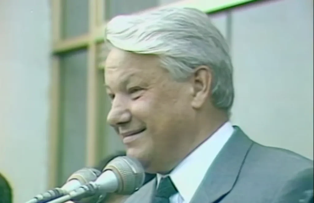 Председатель Верховного Совета РСФСР Борис Ельцин во время своего выступления в Уфе в 1990 году. Источник: скриншот из видео-репортажа Азамата Саитова, канала Саитов. TV в Youtube.