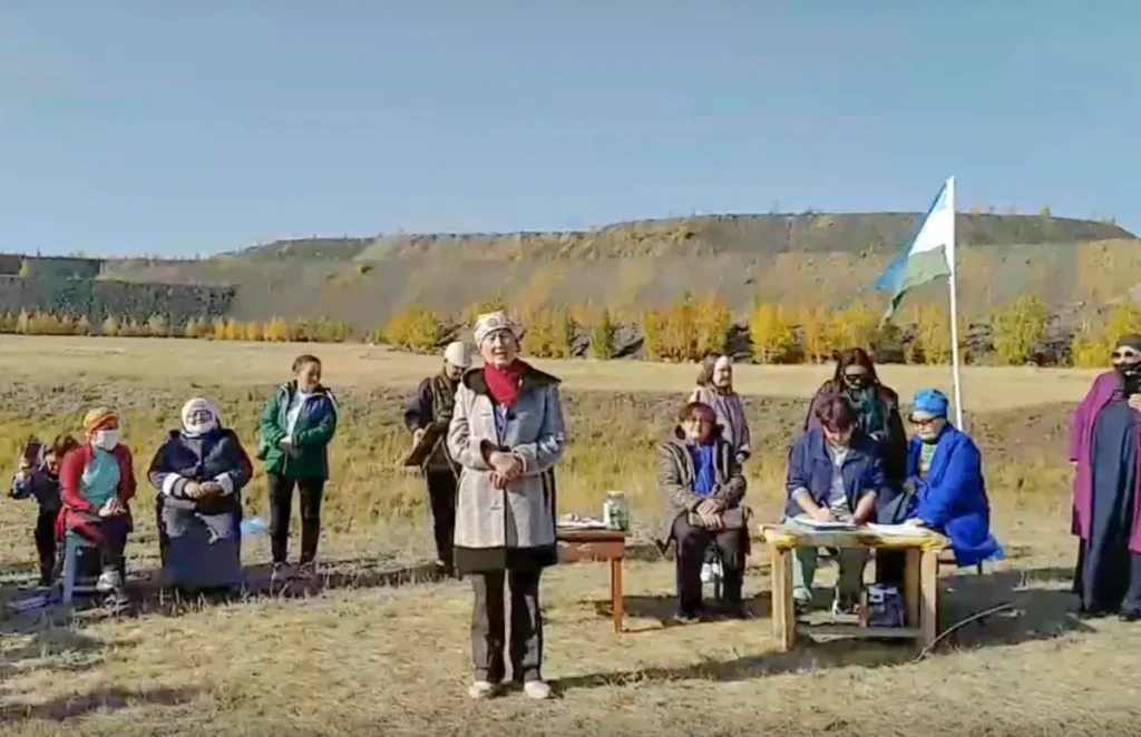 Народный сход в Сибае, Башкортостан, по вопросам экокатастрофы в регионе, сентябрь 2020 года. Источник: скриншот видео канала RusNews в Youtube.