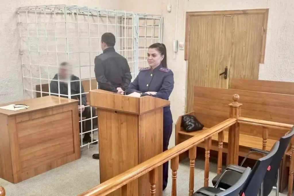 Суд над 36-летним Андреем Аляпкиным. Фото: опубликовано 1 декабря 2023 в Telegram-канале СУ СК РФ по Саратовской области.