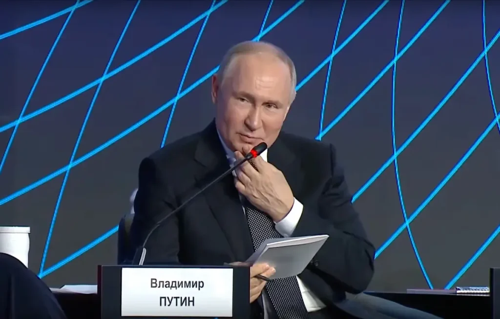Владимир Путин на форуме «Сильные идеи для нового времени» в Москве 20 февраля 2024 года. Источник: скриншот видео с Youtube-канала «Комсомольская правда».