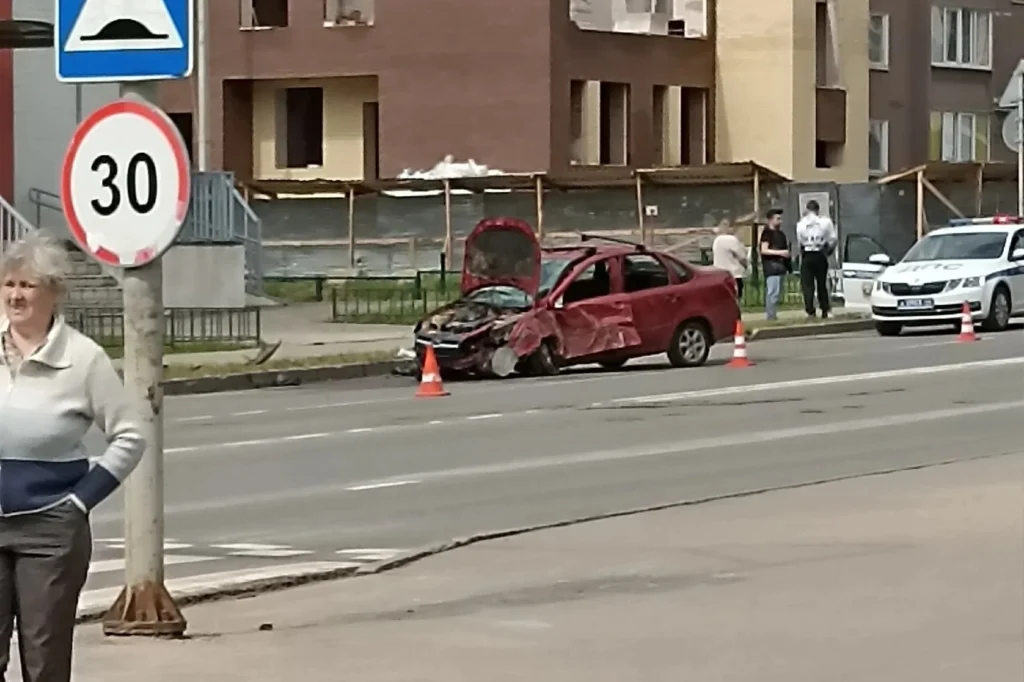 Место аварии, которую устроил Кириллов в Костроме. Фото: «ДТП Кострома»