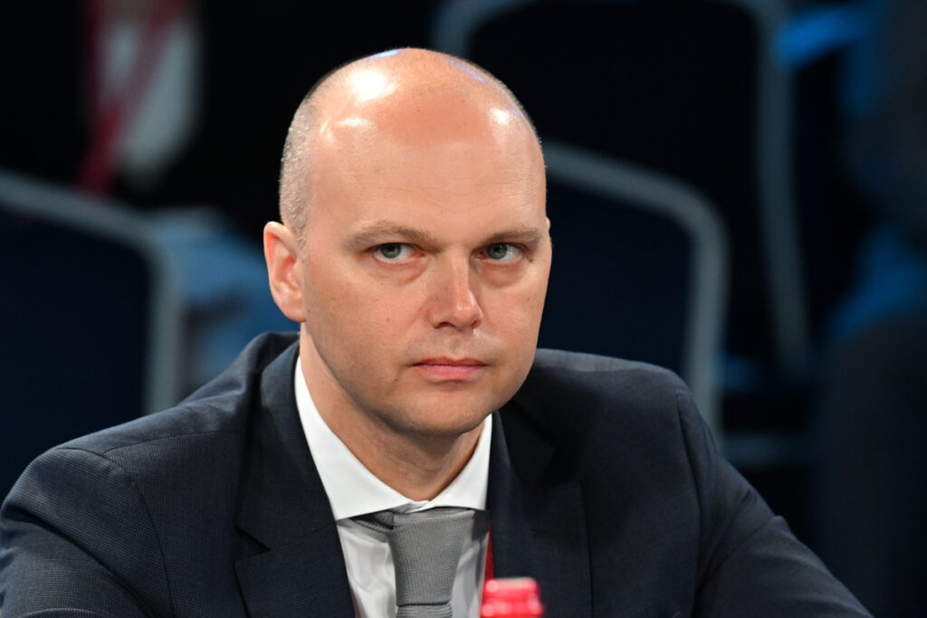 Алексей Беспрозванных во время заседания на Санкт-Петербургском Экономическом форуме в 2023 году.