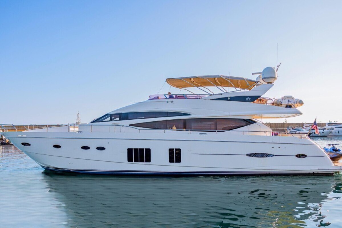 24-метровая яхта Mulia модели Y78 британской компании Princess Yachts стоимостью $3 млн выпущена в 2012 году
