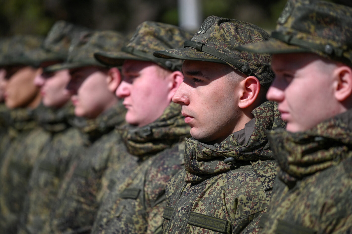 Российские призывники на военную службу перед отправкой в гарнизоны в Батайске Ростовской области