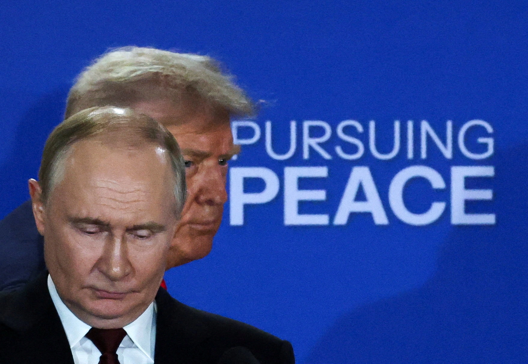 Практический результат саммита Путина и Трампа в Анкоридже пока неясен, но некоторые уже расценивают его итоги как «победу Путина»