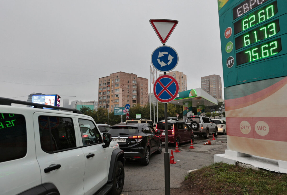 Цены на бензин в России в августе обновили исторические максимумы, в Забайкалье, Приморье и южных регионах отмечается нехватка топлива