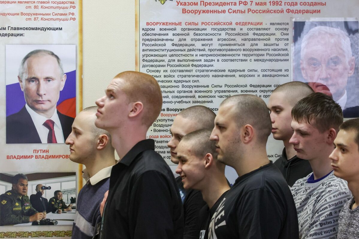 1 октября 2025 года в России стартует осенний призыв: на нём уже будет полноценно работать электронный реестр воинского учёта и рассылать электронные повестки