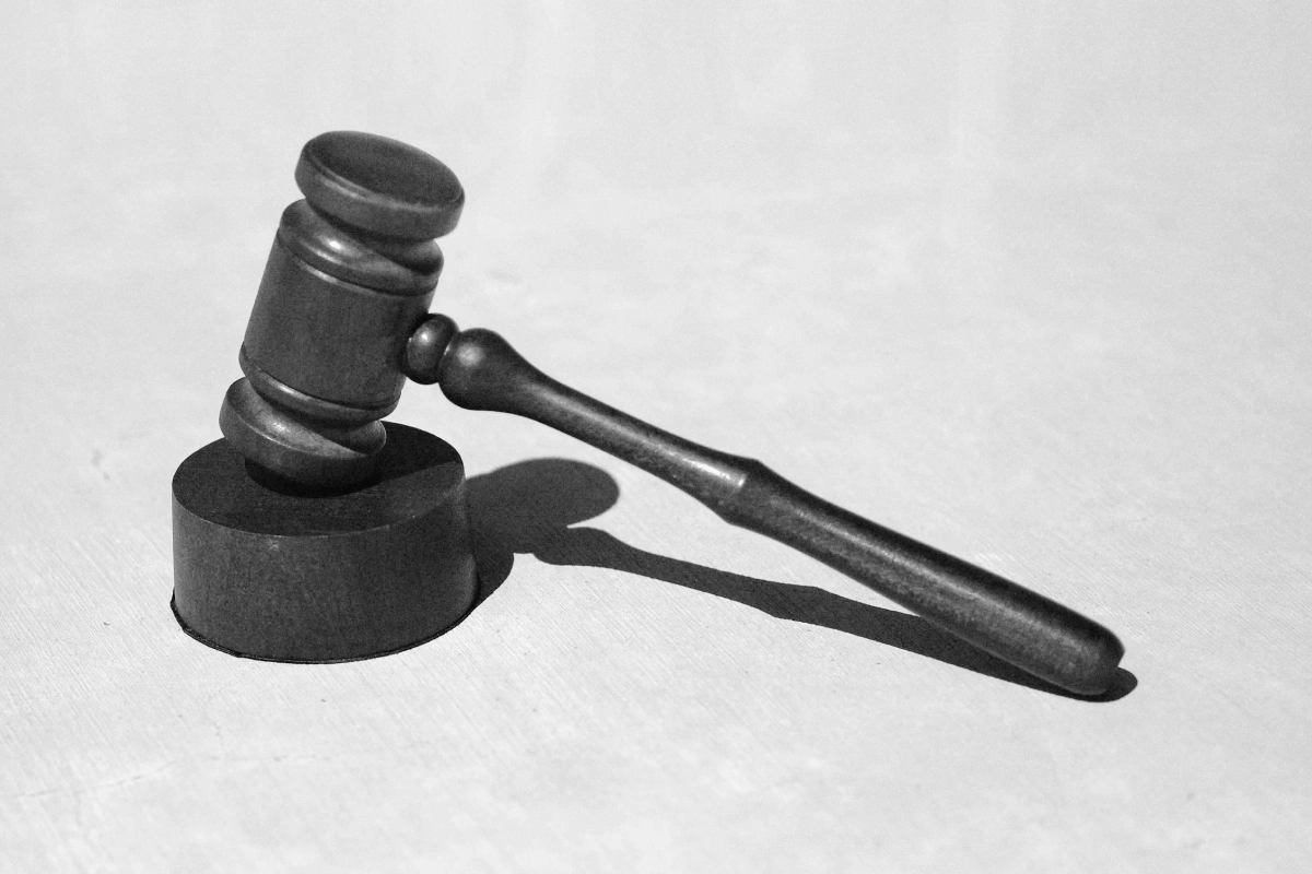 Детскую постановку театральной студии при лицее РЖД признали «дискредитацией» армии. Ко Дню Победы исполнили песню «Милые добрые взрослые, отмените войну!»