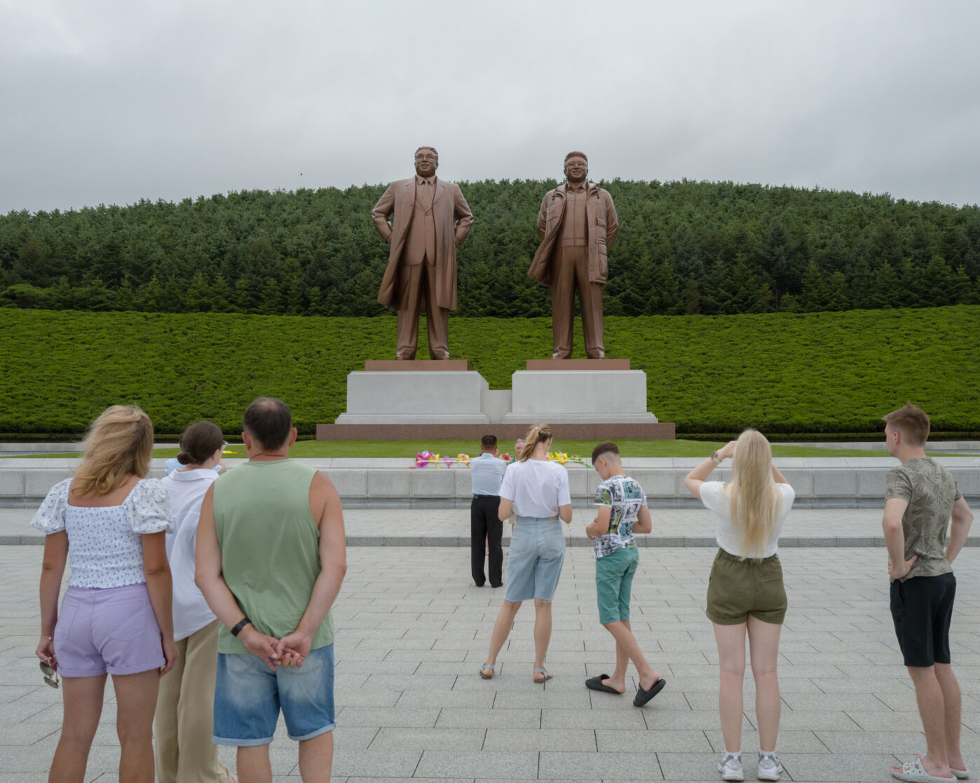 Монумент вождям КНДР в Раджине, Северная Корея