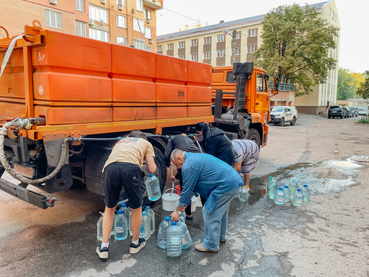 Очереди за водой в Донецке появились в 2025 году, когда обострились проблемы с водоснабжением