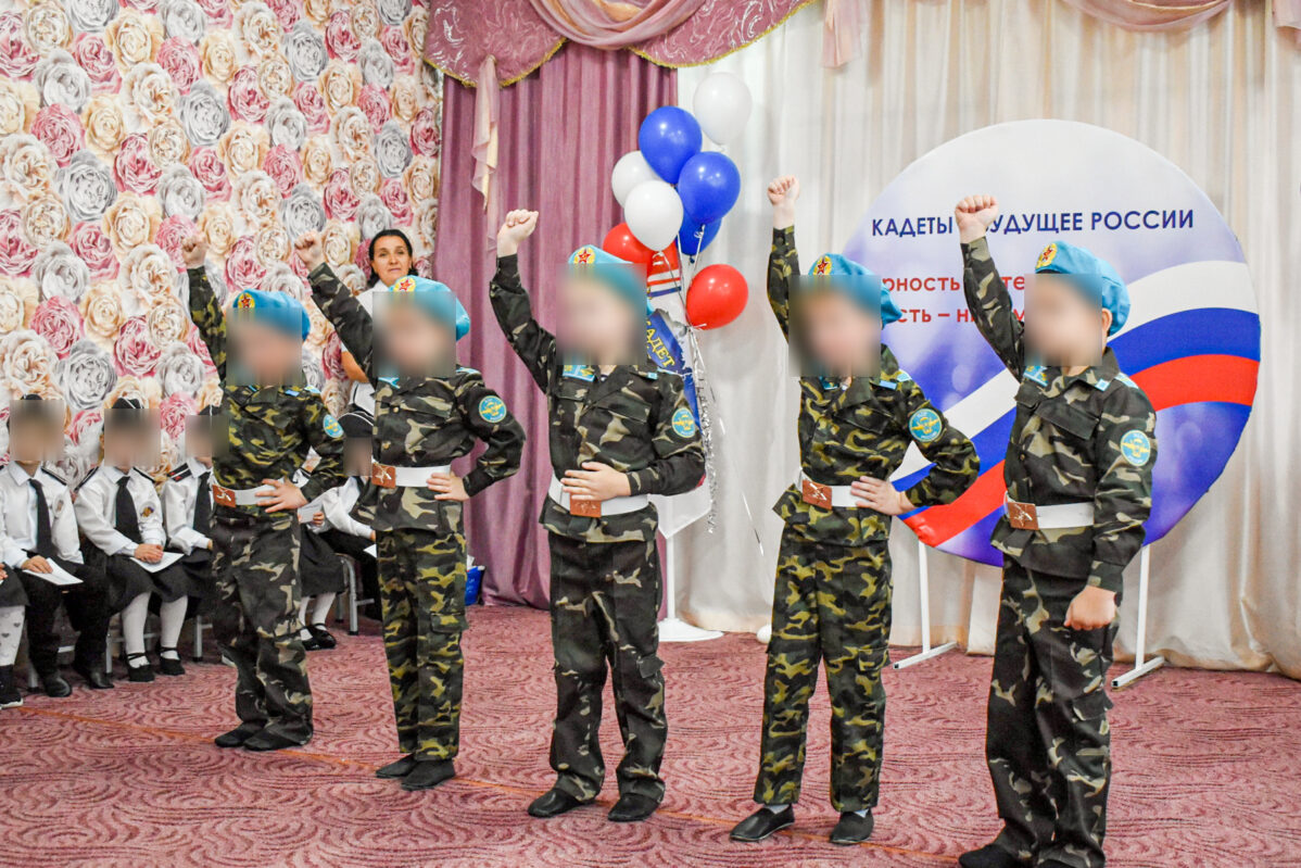 После начала «СВО» в детсадах начали массово открывать кадетские группы. Их задача — готовить солдат с детства
