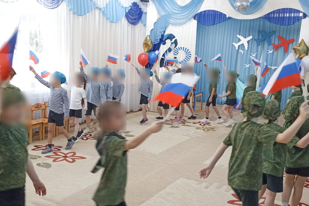 После начала «СВО» в детсадах начали массово открывать кадетские группы. Их задача — готовить солдат с детства