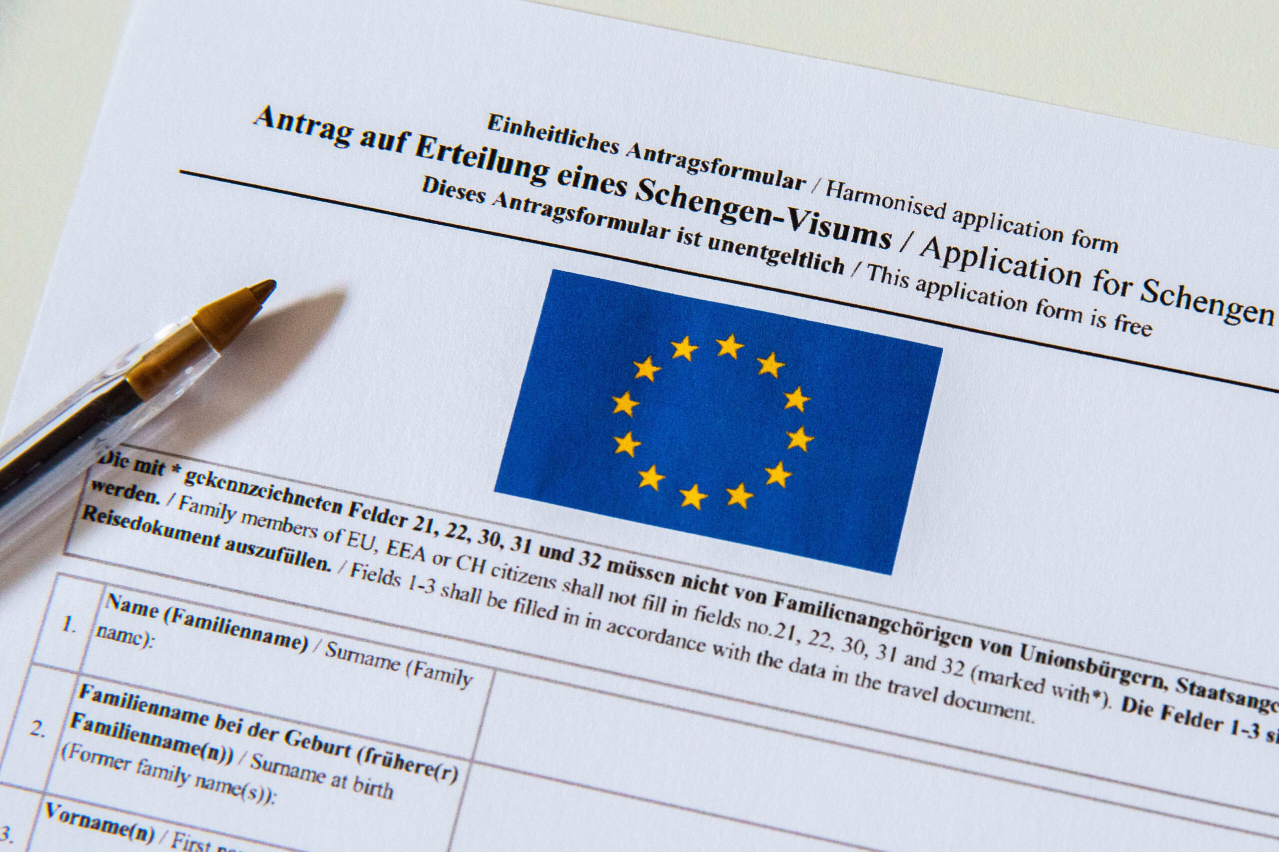 Еврокомиссия официально запретила многократные шенгенские визы для россиян