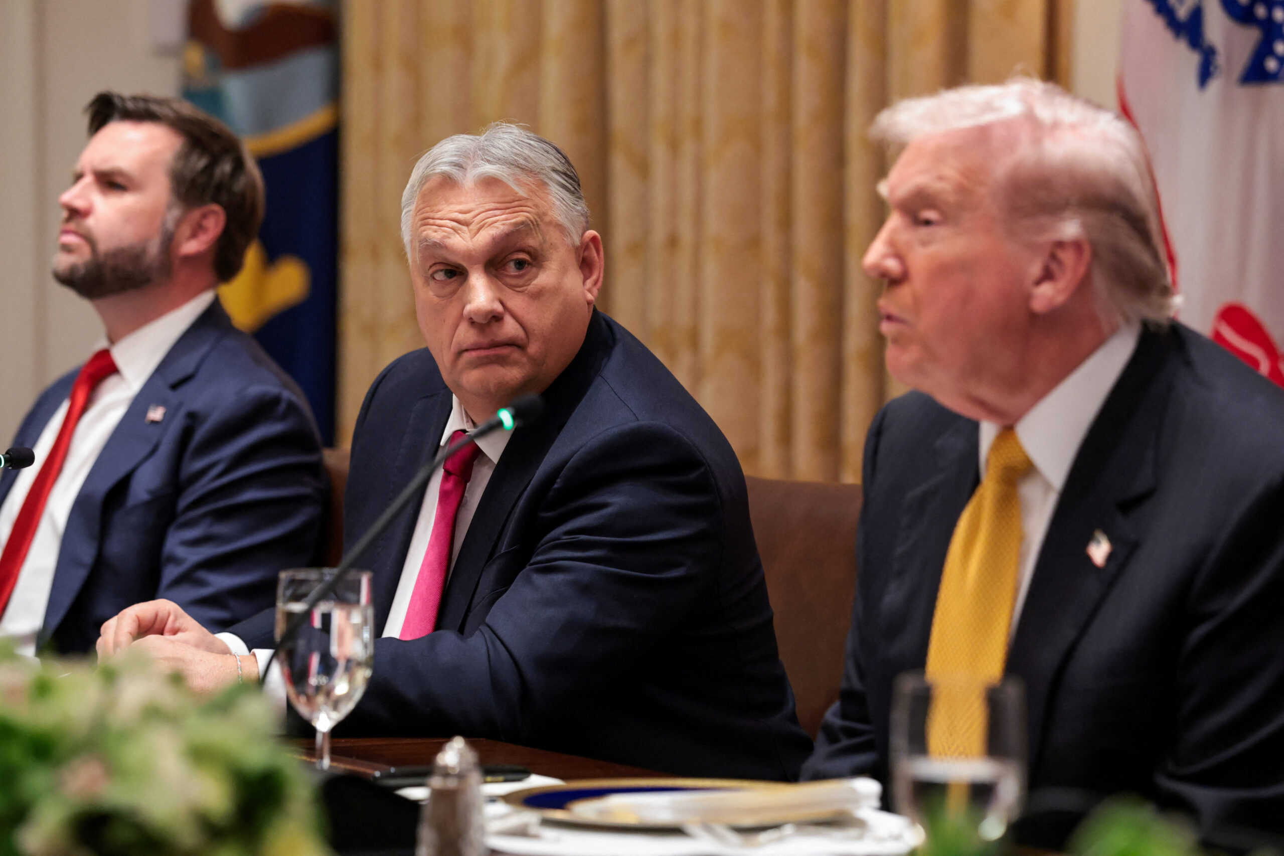 Виктор Орбан в Белом доме попросит исключения из санкций для России и будет продвигать саммит Трампа с Путиным