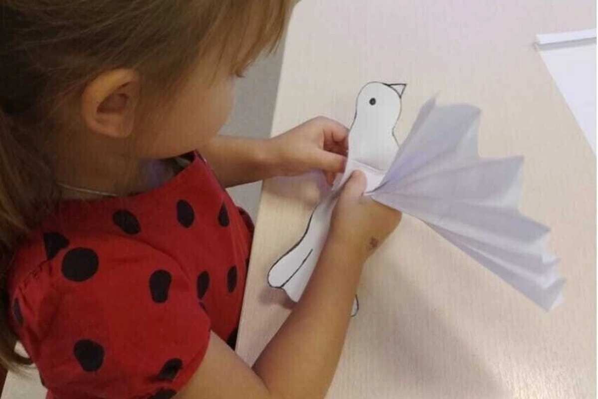 В российских школах и детсадах ко Дню народного единства прошли мероприятия с пожеланиями «жизни без войны»