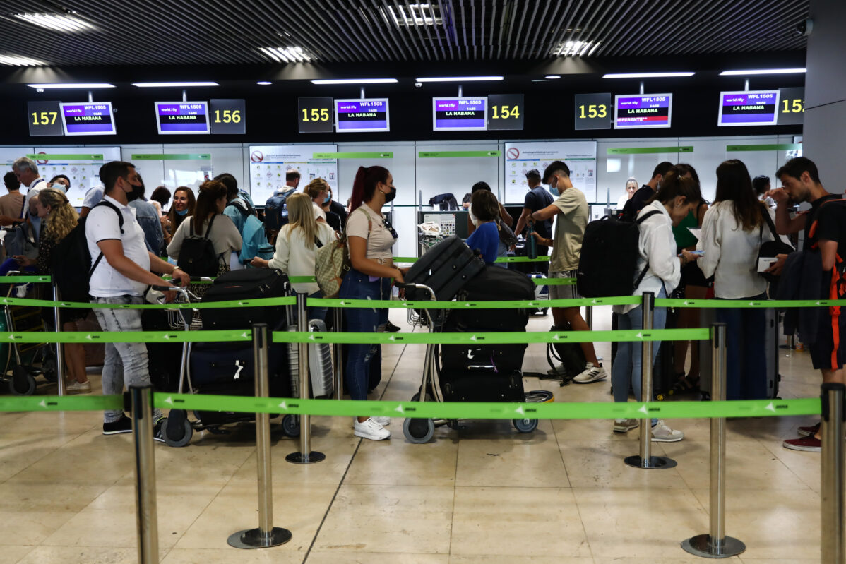 ЕС запретил выдачу россиянам многократных шенгенских виз. Как это будет работать и для кого сделали исключение?