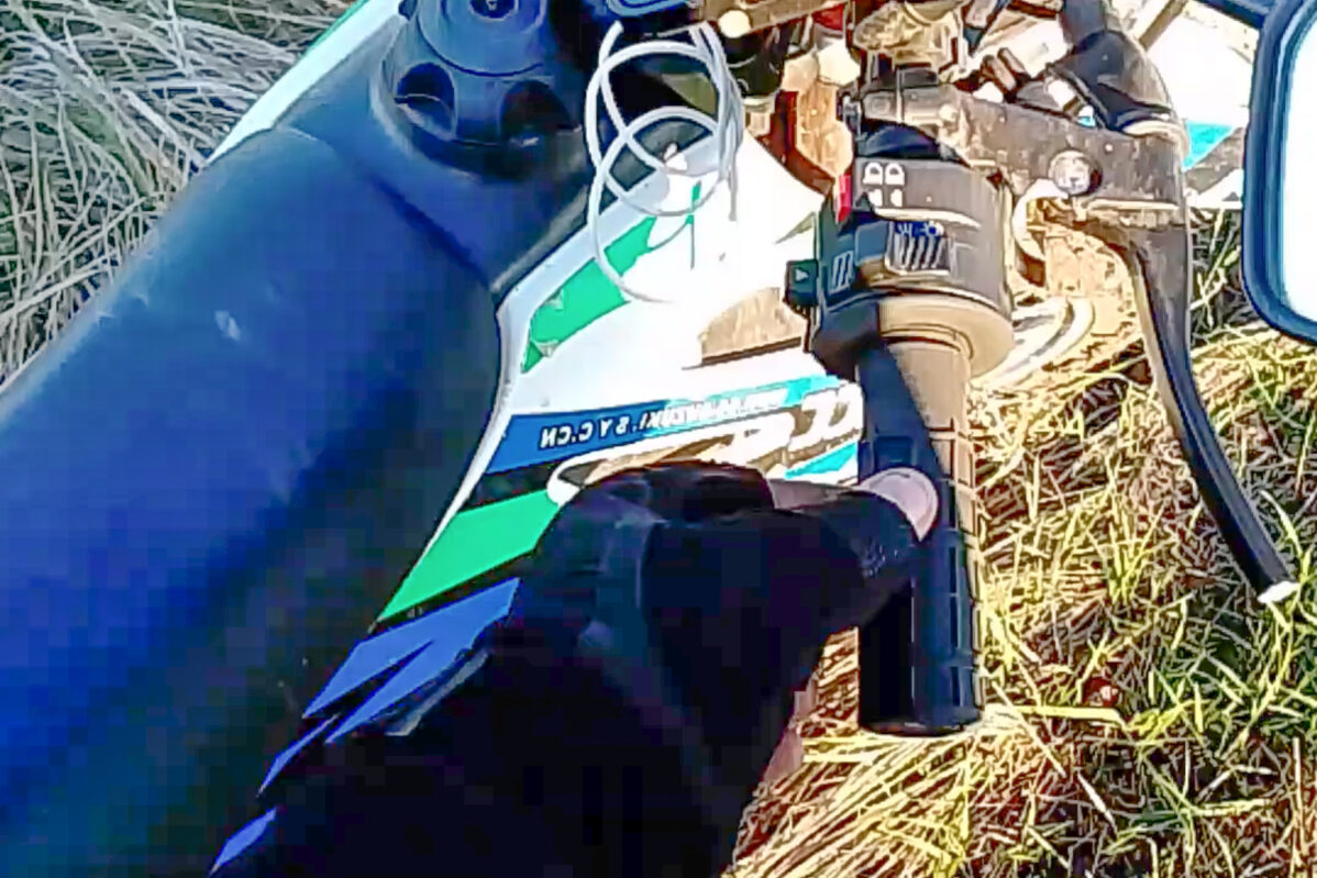 Владимир Бернгардт после побега из воинской части для пойманных дезертиров, пытается на мотоцикле добраться до белорусской границы