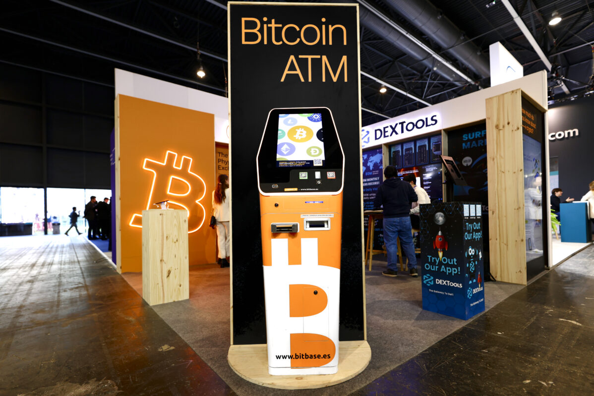 Из-за новых санкций ЕС банки и криптообменники уже начали блокировать россиянам счета