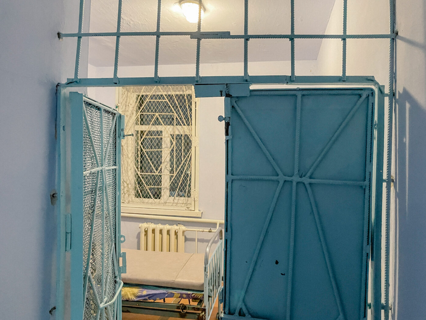 Районная больница в Каланчаке — одно из немногих учреждений, которое работает в оккупации. Школы и предприятия — закрываются