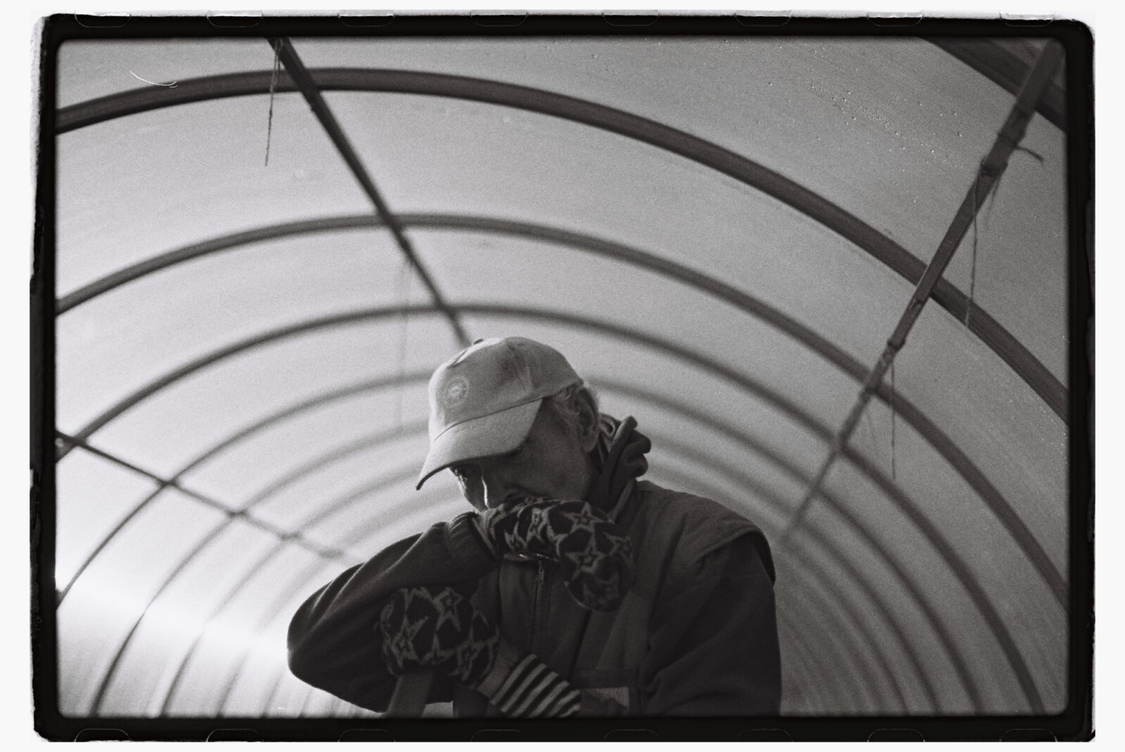 Фотограф Владимир Аверин в фотопроекте о болезни Альцгеймера у близкого человека рассказывает, с какими трудностями сталкивается человек, ухаживающий за больным