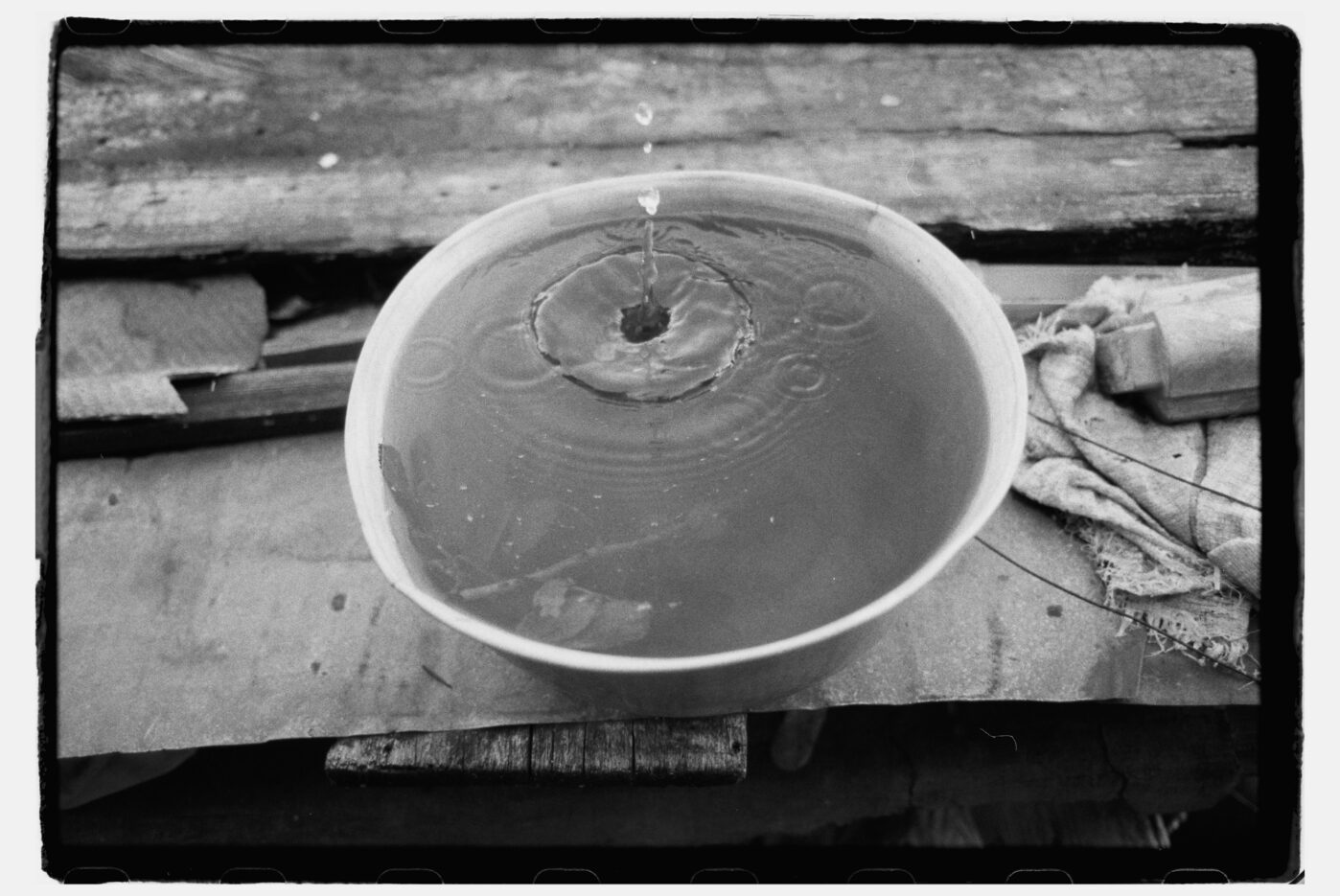 Фотограф Владимир Аверин в фотопроекте о болезни Альцгеймера у близкого человека рассказывает, с какими трудностями сталкивается человек, ухаживающий за больным