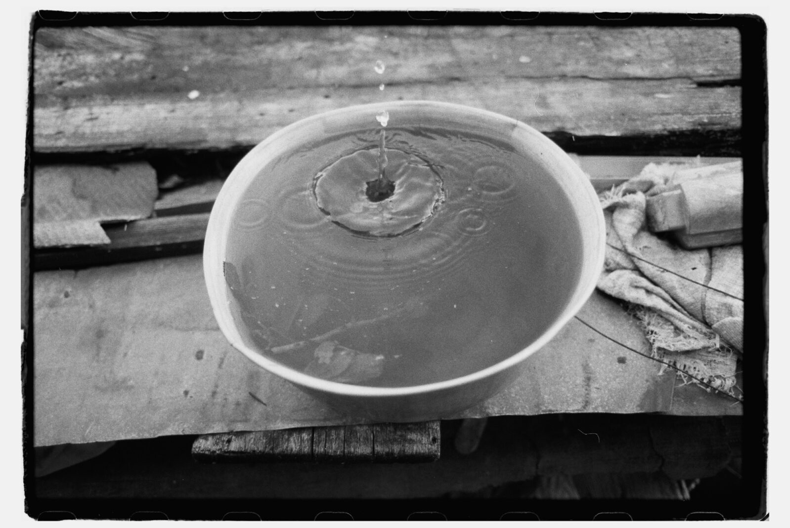 Фотограф Владимир Аверин в фотопроекте о болезни Альцгеймера у близкого человека рассказывает, с какими трудностями сталкивается человек, ухаживающий за больным