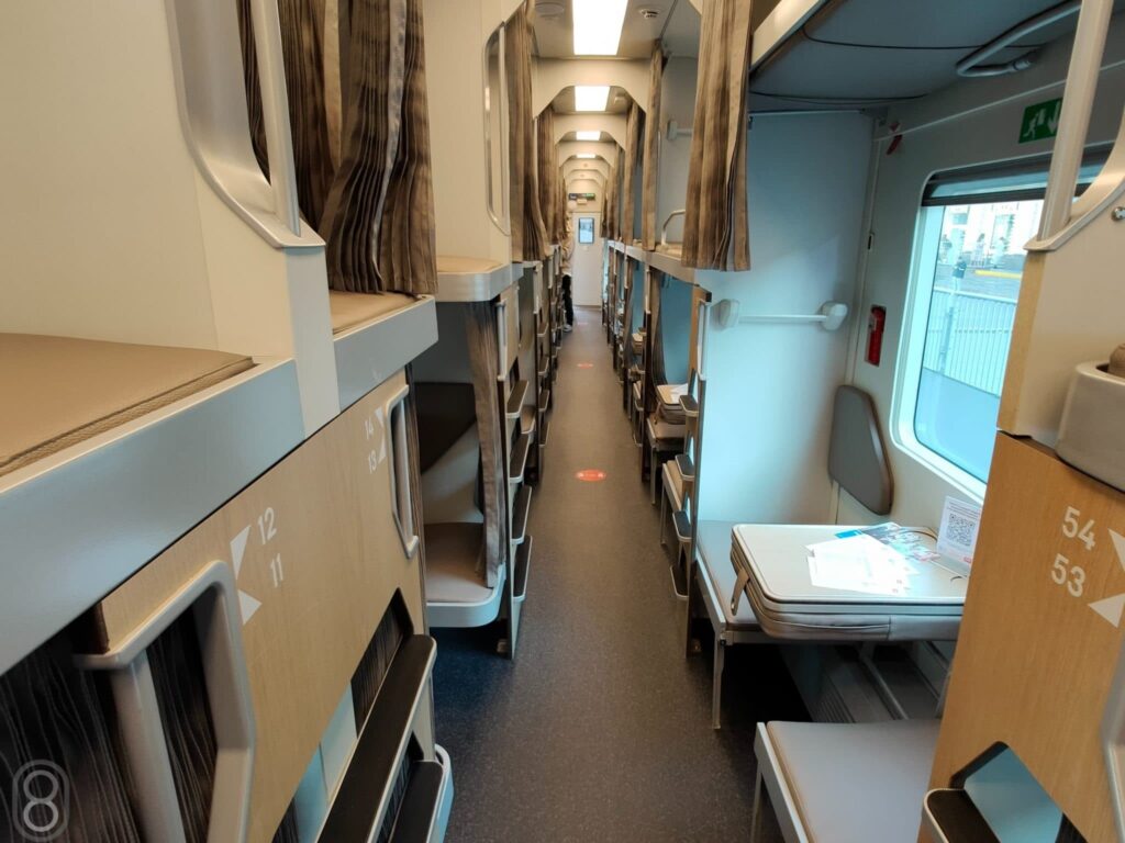 РЖД обещает запустить новое поколение вагонов дальнего следования: купейные, СВ, плацкарт и капсулы