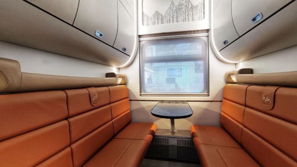 РЖД обещает запустить новое поколение вагонов дальнего следования: купейные, СВ, плацкарт и капсулы