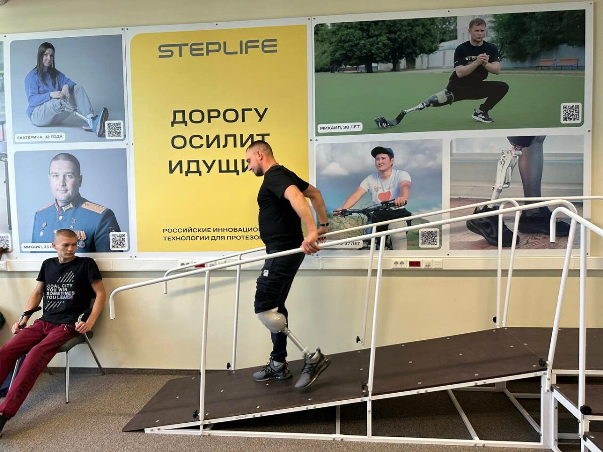 Даже самый лучший протез ноги требует длительной реабилитации, чтобы начать ходить на нём