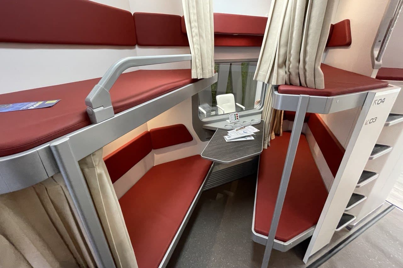 РЖД обещает запустить новое поколение вагонов дальнего следования: купейные, СВ, плацкарт и капсулы