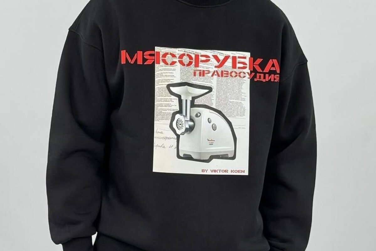 Отсидевшему за убийство своей девушки Виктору Коэну отменили штраф из-за футболок с надписью «Мясорубка правосудия»