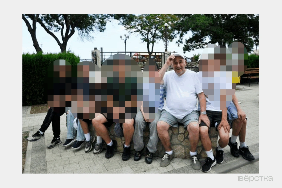 Разновозрастной отряд «Надежда» при дворце творчества детей и&nbsp;молодежи «Преображенский» под руководством заслуженного педагога Москвы Ефима Штейнберга на&nbsp;отдыхе в&nbsp;Феодосии