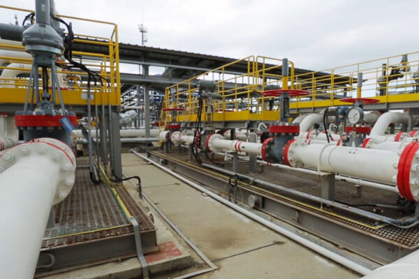 В Краснодарском крае на Ильском НПЗ в результате дронов загорелся резервуар