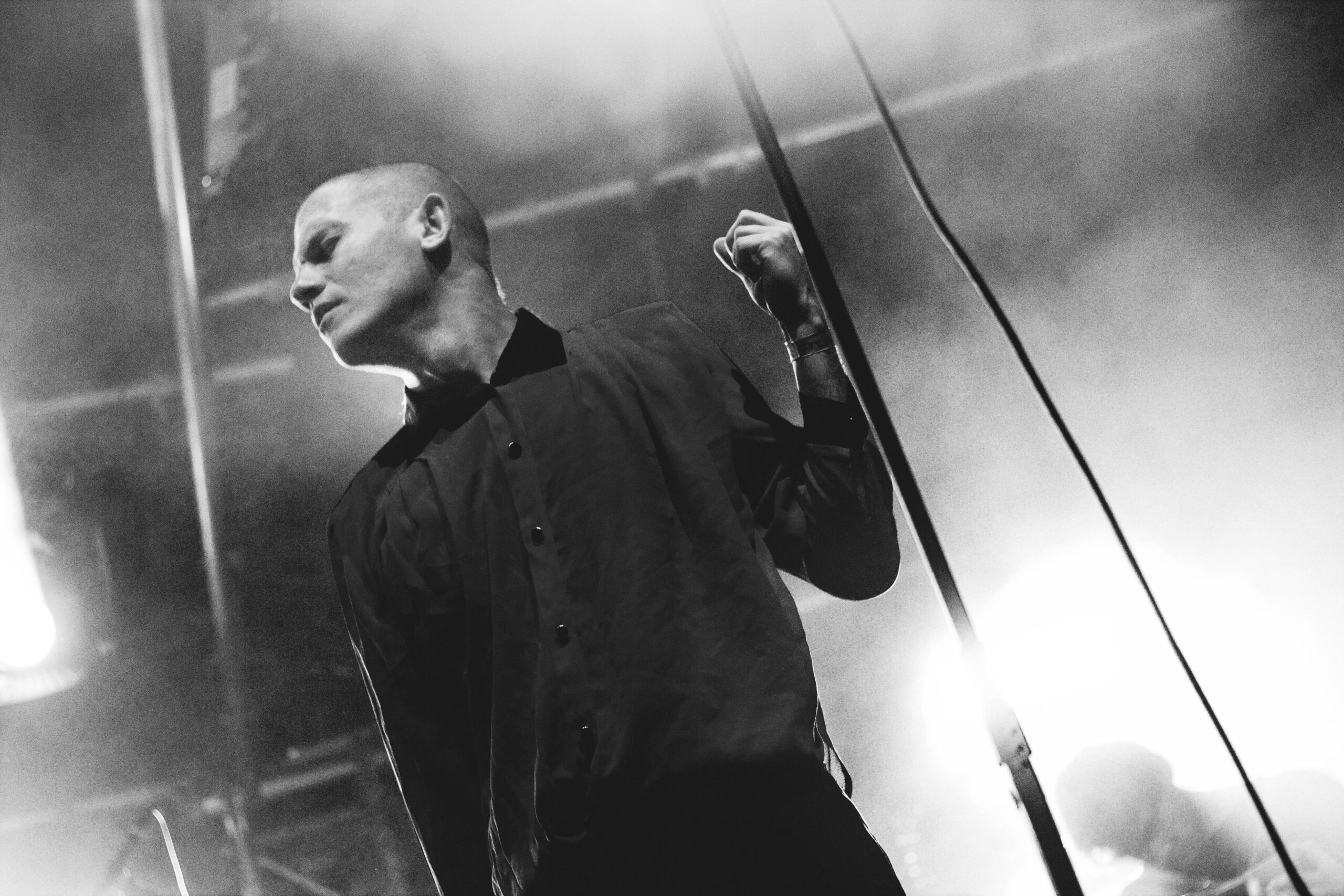 В возрасте 39 лет умер солист группы Shortparis Николай Комягин