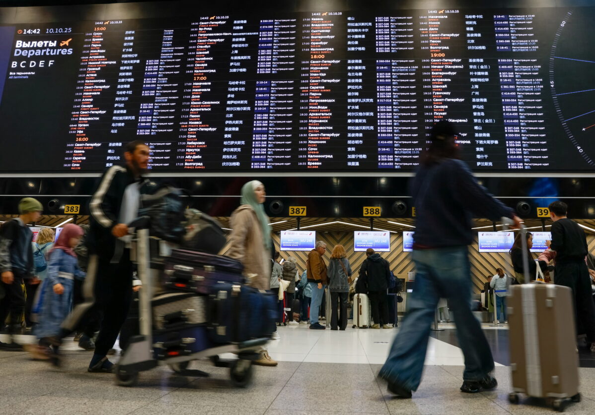 При длительных задержках авиарейсов воду будут подавать через три часа после намеченного времени вылета, а&nbsp;еду&nbsp;— после шести часов