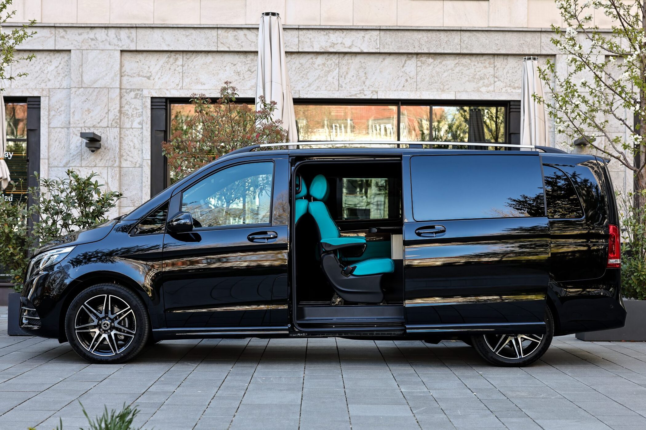 Рассказавший о доминировании Lada на рынке глава «АвтоВАЗа» Максим Соколов пользуется автомобилем Mercedes