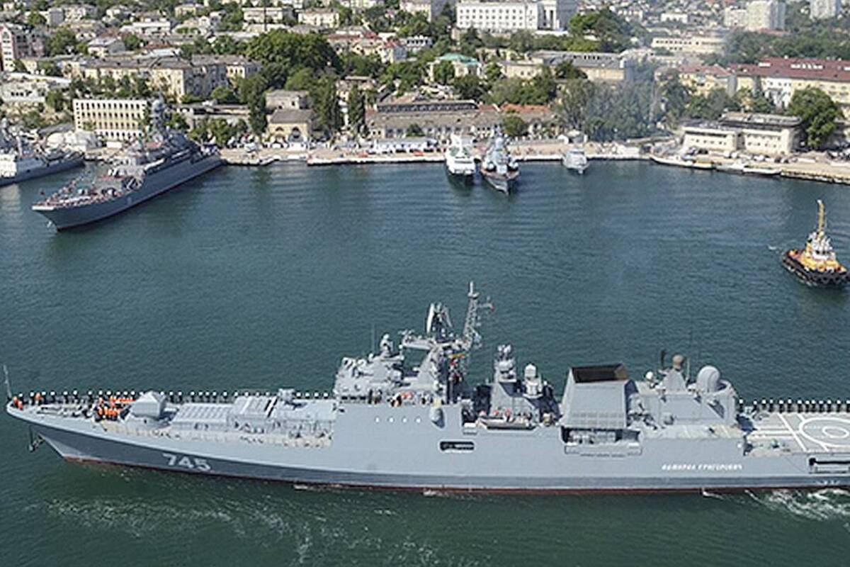 Российский военный устроил пожар на корабле Черноморского флота, когда решил зарядить фонарик