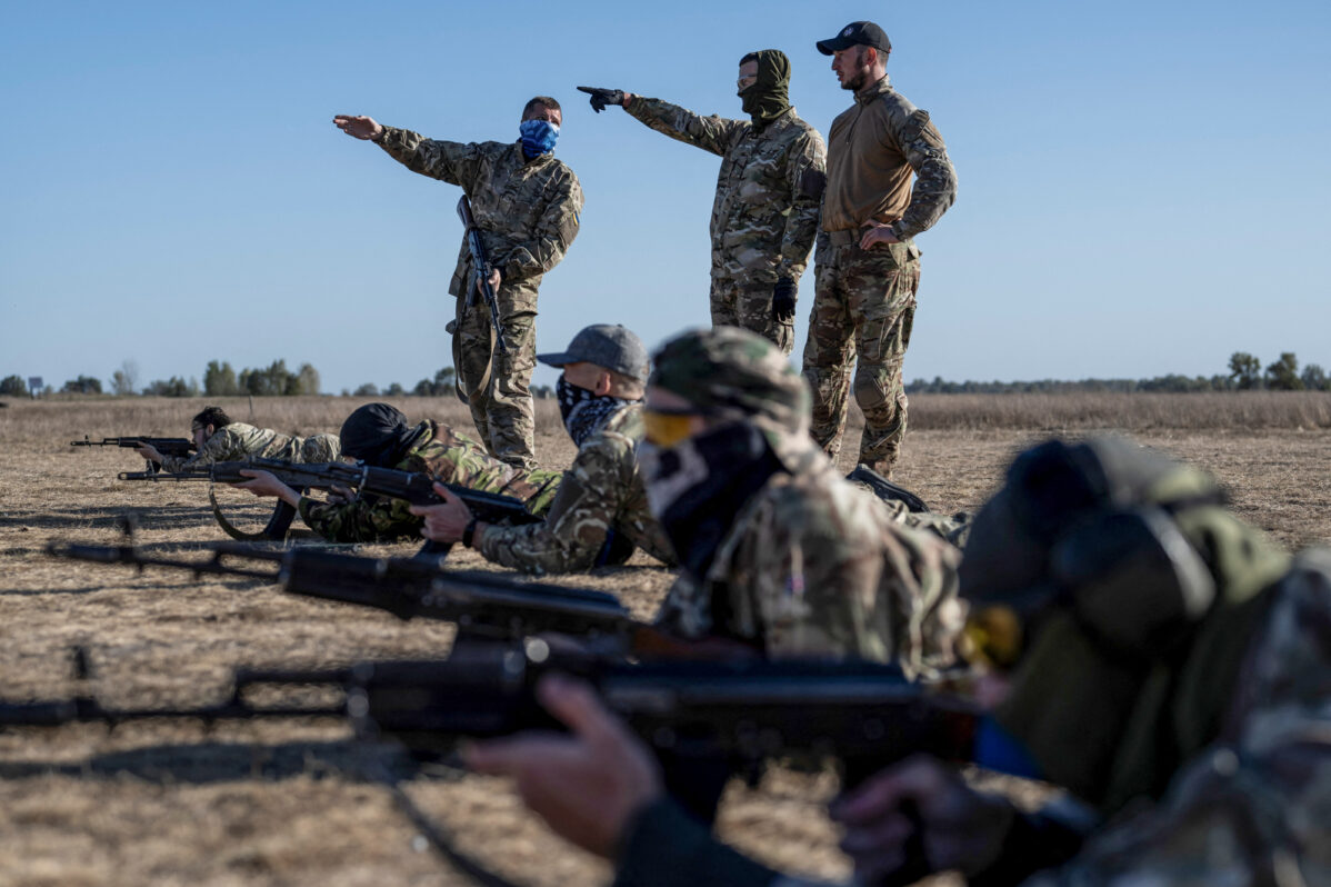 Новобранцы Российского добровольческого корпуса участвуют в&nbsp;военных учениях на&nbsp;окраине Киева