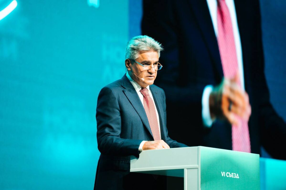 Алексей Нечаев во&nbsp;время выступления на&nbsp;съезде партии «Новые люди»