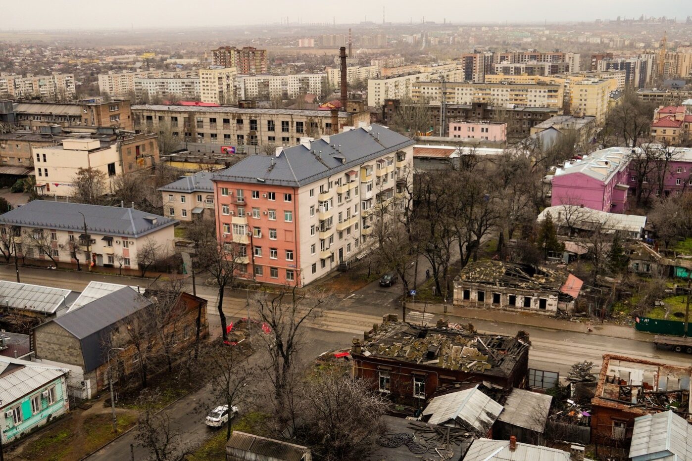 В Мариуполе власти массово признают бесхозным жильё уехавших горожан