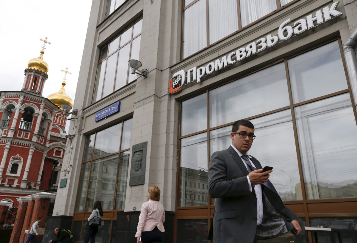 Основатели Промсвязьбанка Алексей и Дмитрий Ананьевы заочно осуждены по делу о хищении более 39 млрд рублей из банка. Они находятся за границей