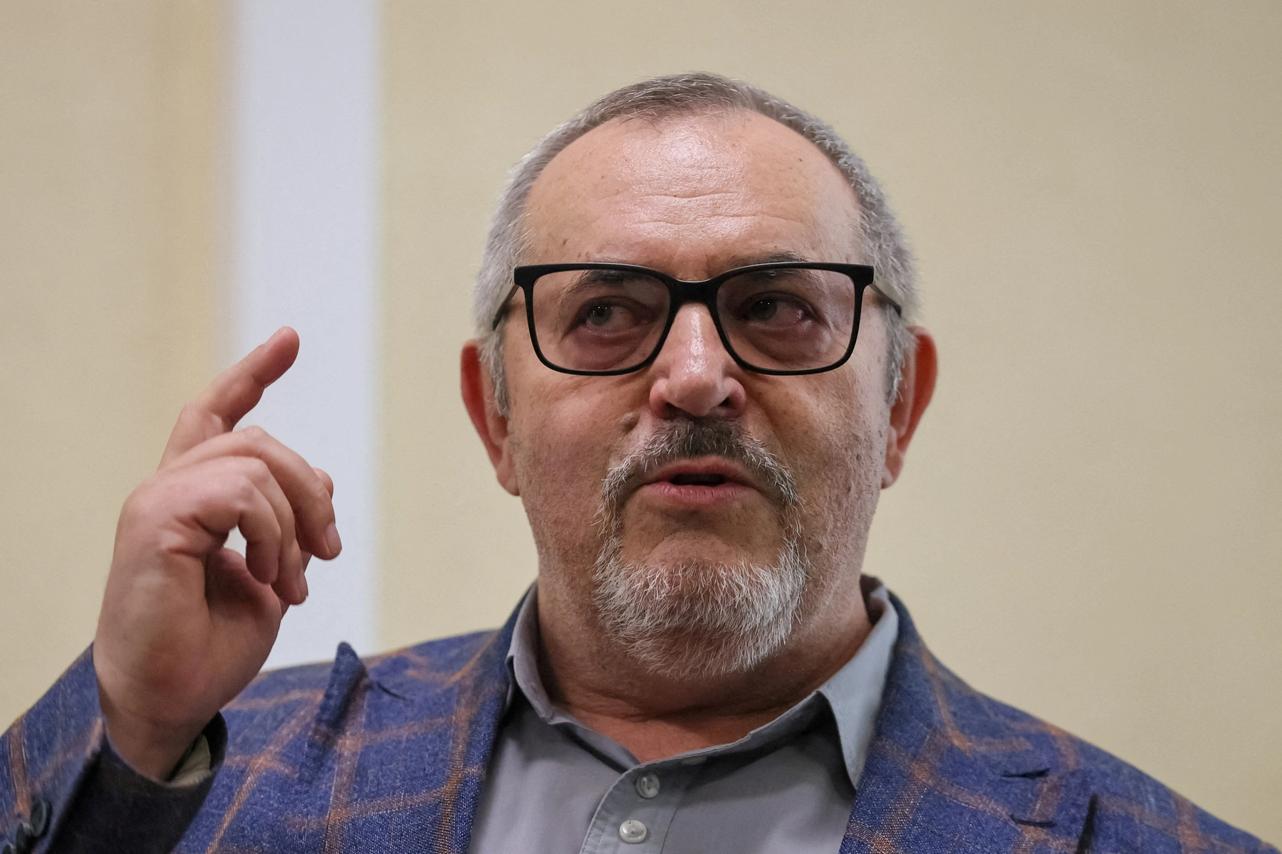 Автобиографию Бориса Надеждина «Очередь за надеждой: автобиография с открытым финалом» удалили с российских маркетплейсов