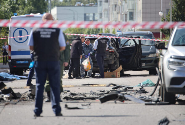 При взрыве автомобиля в Санкт-Петербурге погиб офицер Сергей Сечков из вертолётного полка. По данным «Фонтанки», СВУ под машину установила 24-летняя россиянка