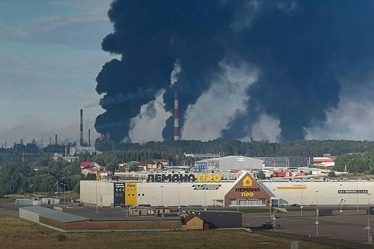 По данным СБУ, в Ярославле повреждены резервуары с нефтью и технологические установки НПЗ «Славнефть-ЯНОС»