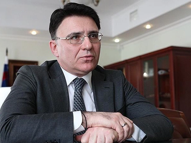 Александр Жаров