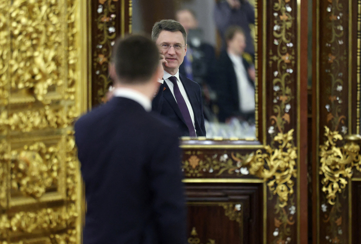 Вице-премьер Александр Новак заявил об украинских ударах по НПЗ в Саратовской и Рязанской областях. Власти об атаках не сообщали