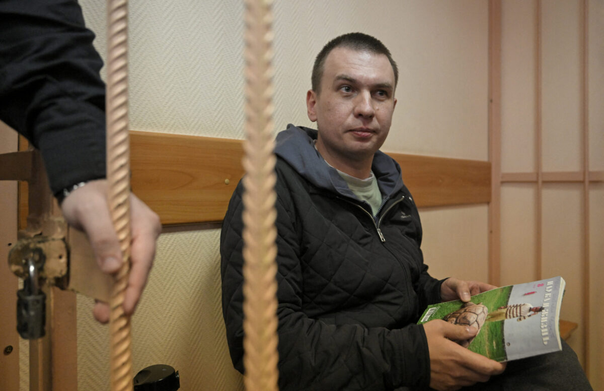 Суд в Петербурге начал рассматривать дело блогера Ильи Ремесла о военных «фейках» из-за поста с критикой Путина. Блогер не признал вину