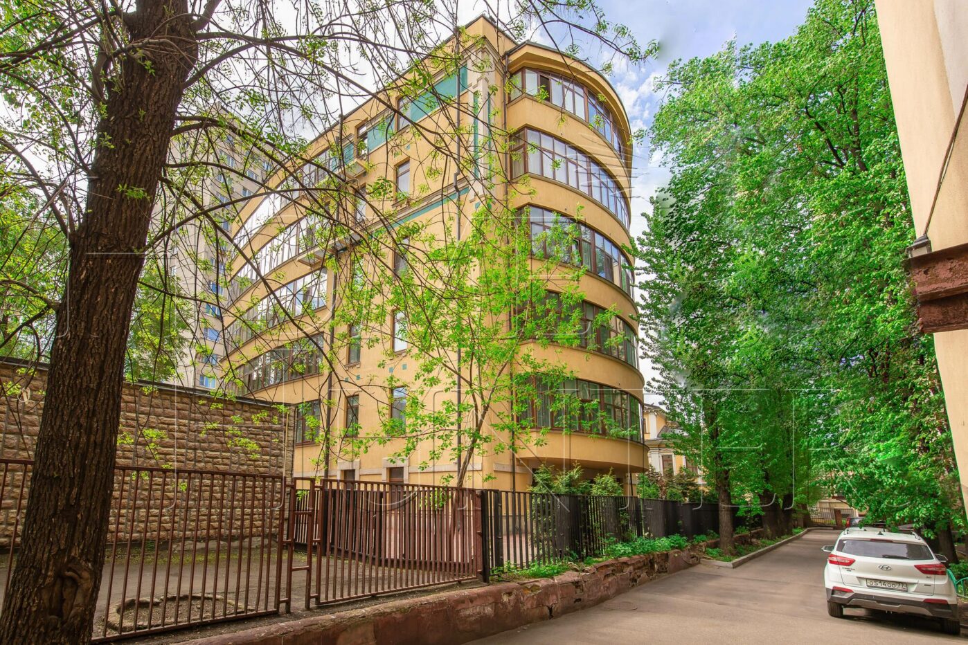 Дом на&nbsp;Староконюшенном переулке, 15&nbsp;в&nbsp;Москве, где Евгений Иванов купил квартиру у&nbsp;Ефима Малкина