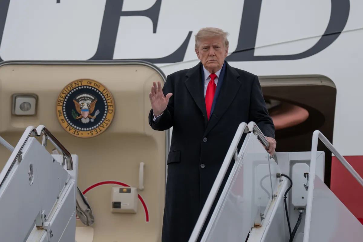 Дональд Трамп обвинил Владимира Зеленского в нежелании закончить войну. Владимир Путин предложил провести саммит с США и Китаем без участия Украины